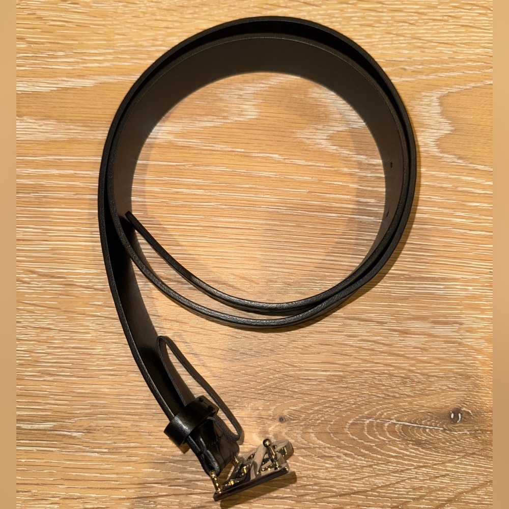 Burberry men’s black leather size 38 “TB” embossed belt with silver “TB” buckle
